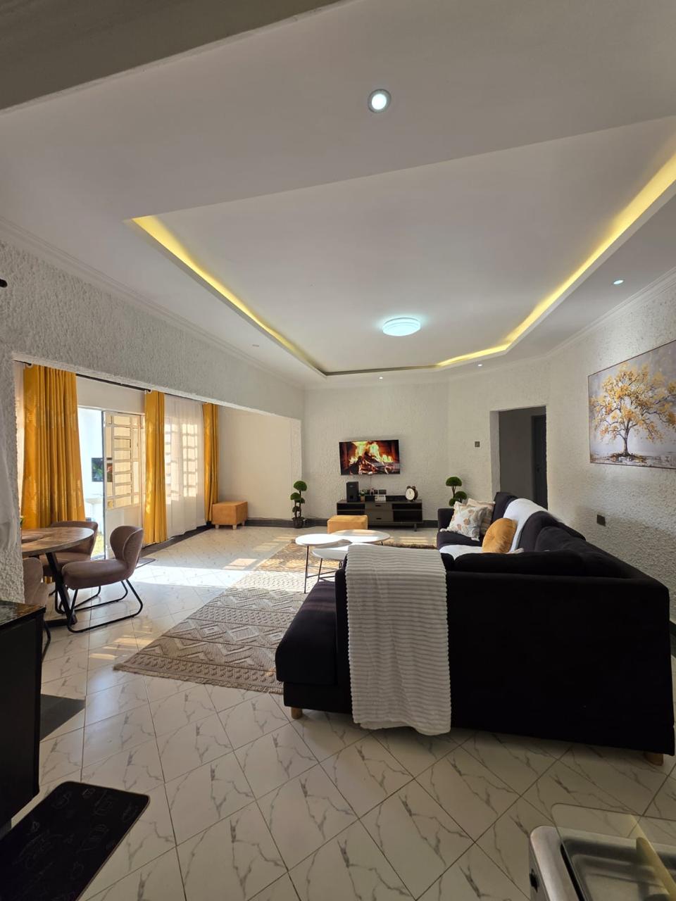 3 br with 4King size beds all rooms ensuite  in a private compound at Moi South Lake Junction -Jay Residence