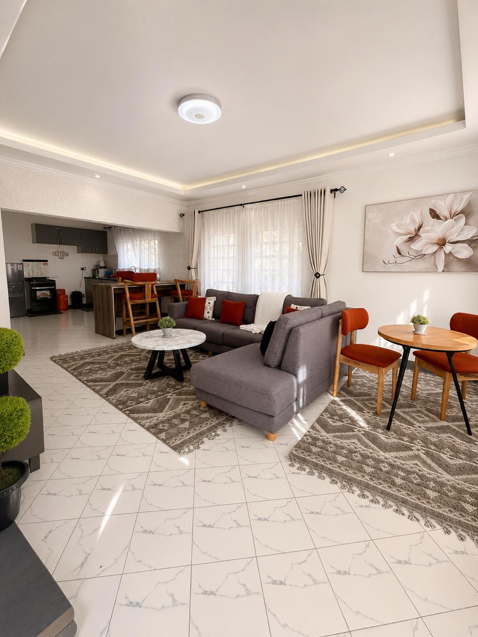 2 br Villa (all en-suite ) ,located at Moi South Lake Juntion in a private well lawned compound (Jay Residence)