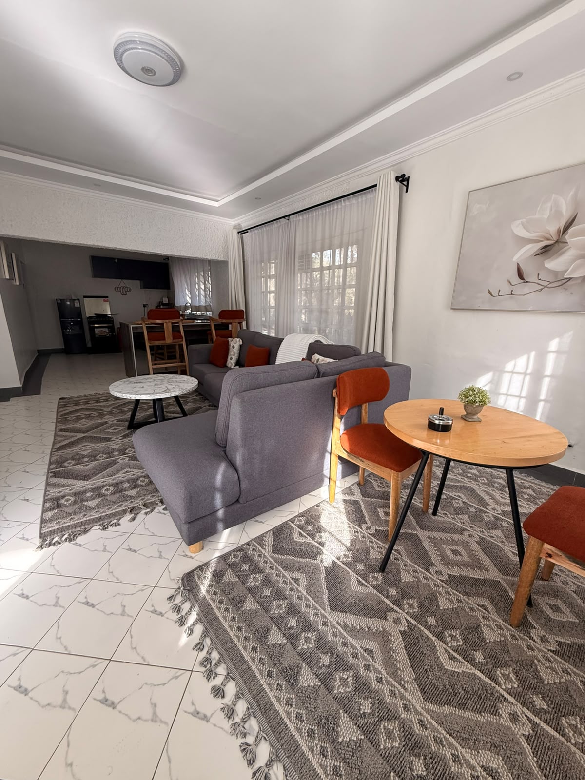 2 br Villa (all en-suite ) ,located at Moi South Lake Juntion in a private well lawned compound (Jay Residence) 2