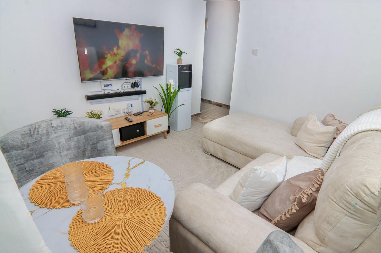 2 br master en-suite with Lake views at the balcony -301(Naiva) 7