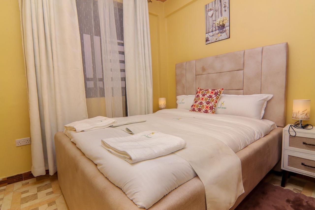 2 br master en-suite with Lake views at the balcony -301(Naiva) 2
