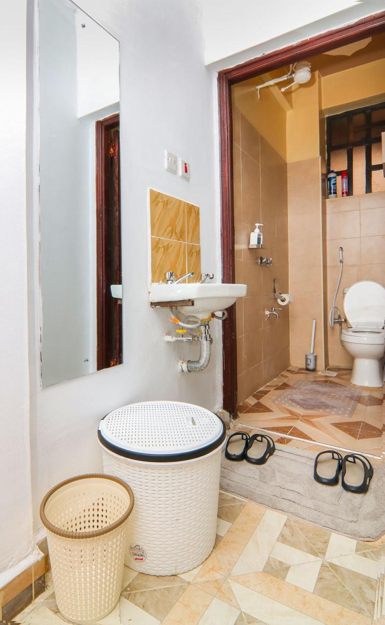 2 br master en-suite with Lake views at the balcony -301(Naiva) 4