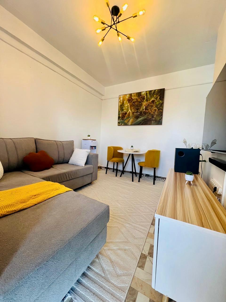2 br master en-suite with Lake views at the balcony -301(Naiva)