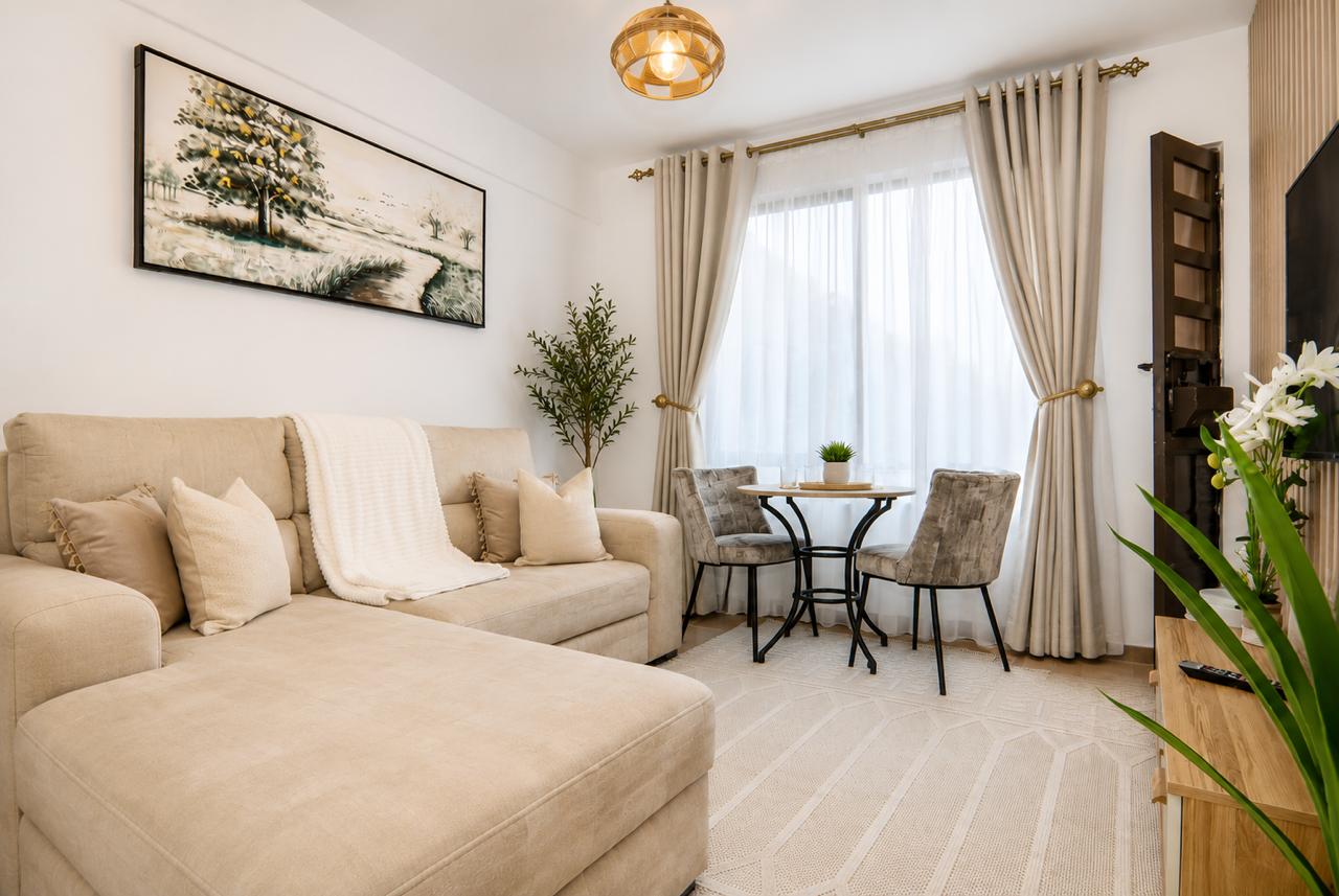 2 br master en-suite with Lake views at the balcony -301(Naiva)