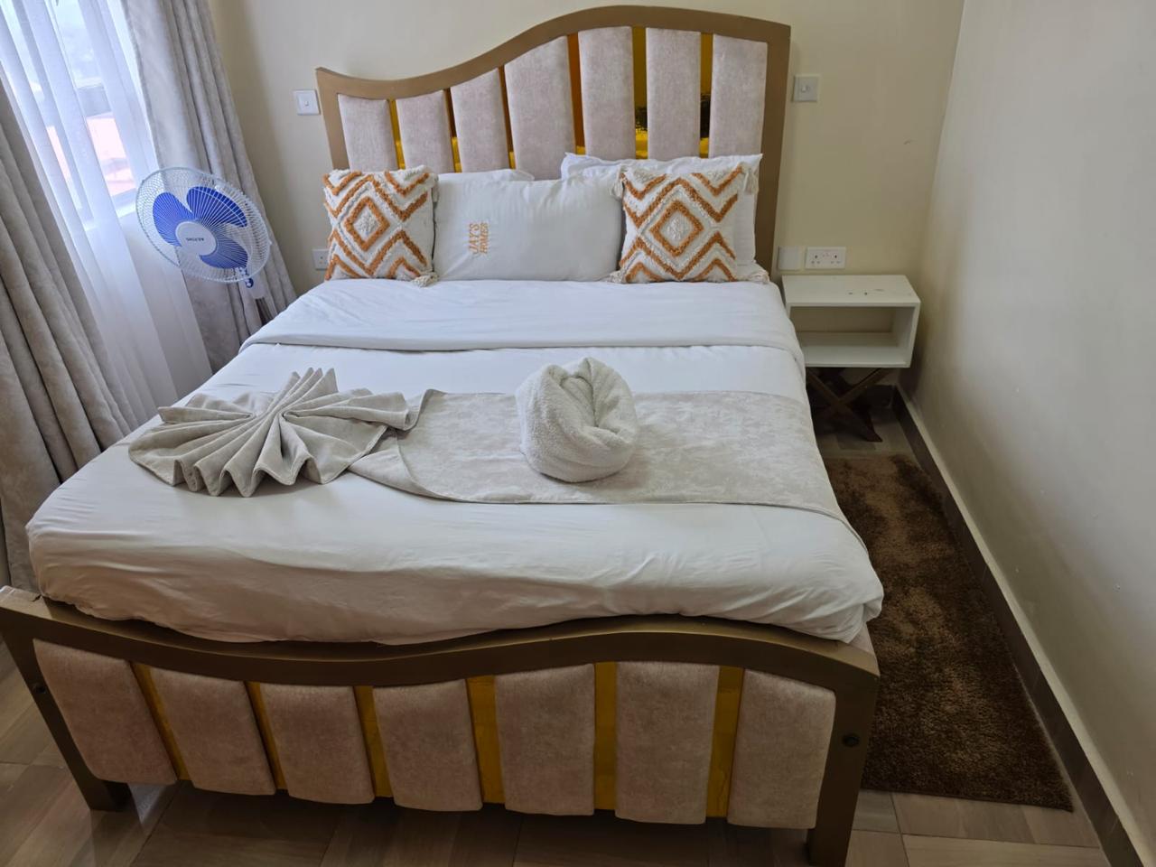 1br ,Nakuru CBD with Lake Views 9
