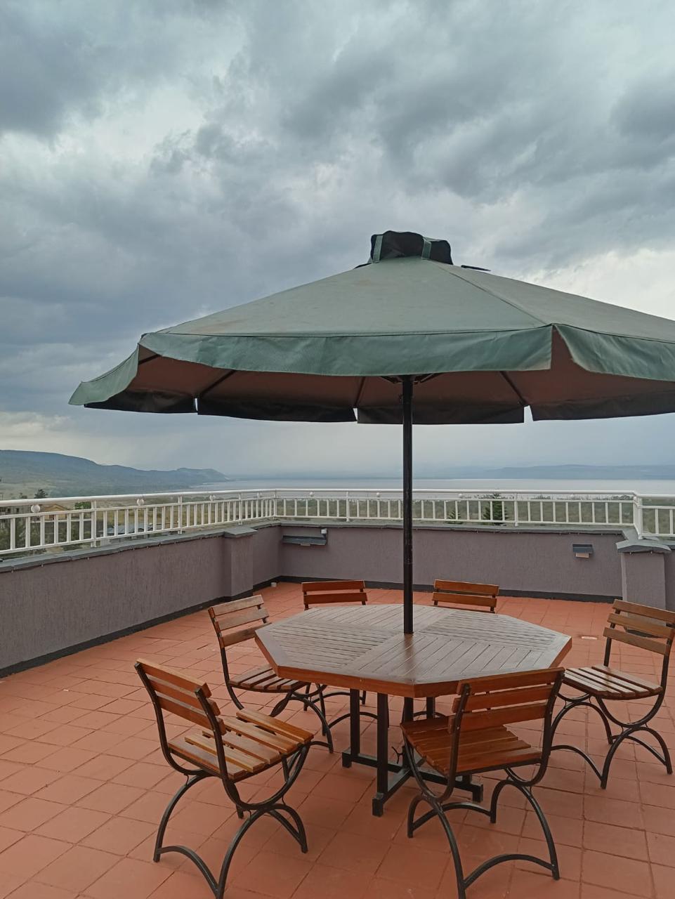 1 br ,Naka ,Nakuru with Lake views at the roof top and gym (Fancy Getaway) 14