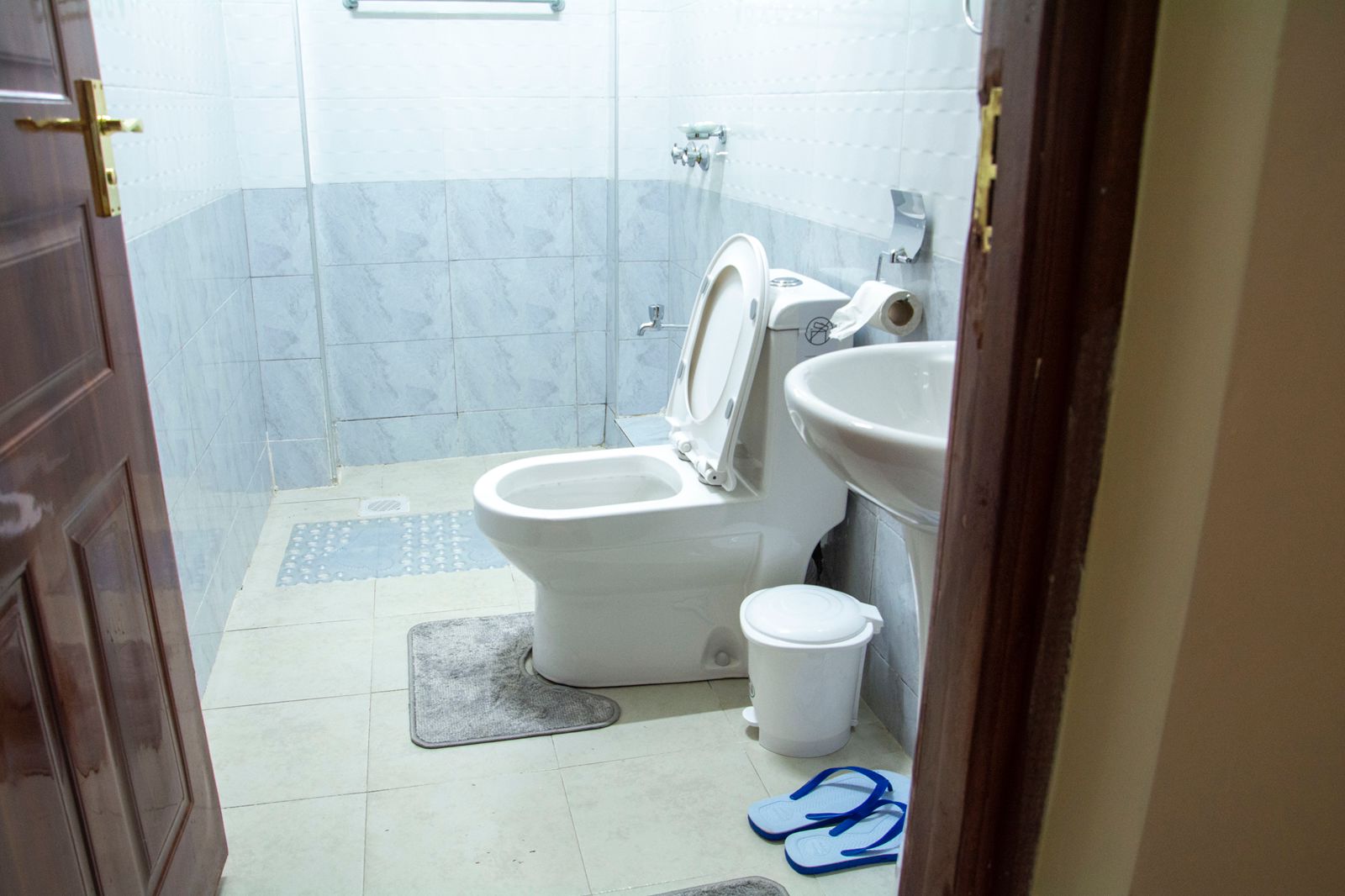 1 br ,Naka ,Nakuru with Lake views at the roof top and gym (Fancy Getaway) 20